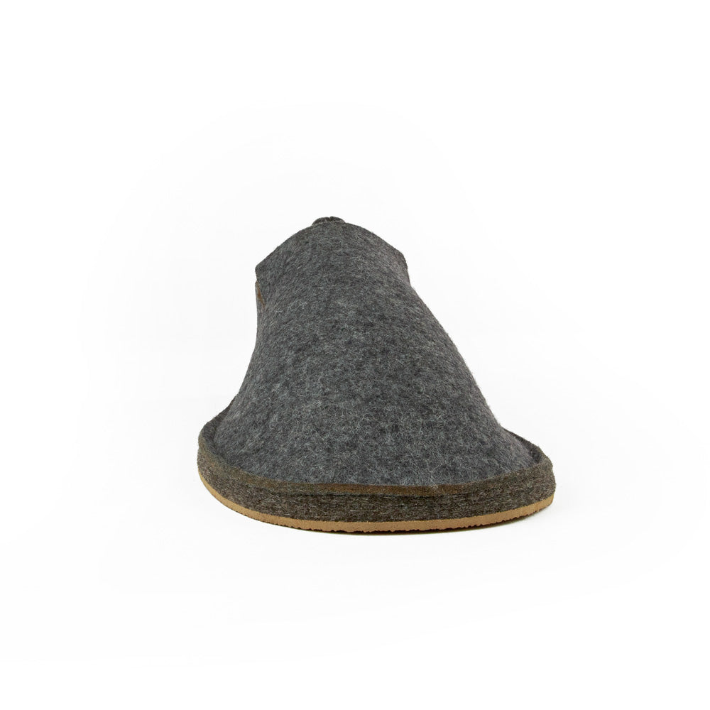 The front of a single felt slipper on a white background — 10mm thick — Wools quick-drying feature guarantees lasting freshness and coziness for any season
