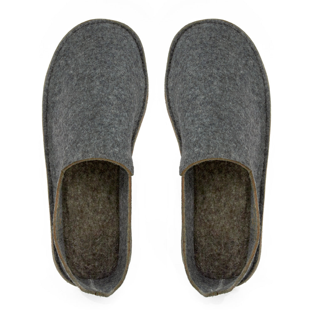 Top view of two gray felt slippers on a white background — Extra cushion house slippers for your feet  — Resilient and breathable slippers