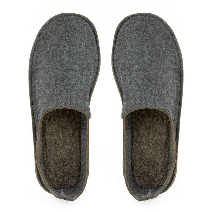 Top view of two gray felt slippers on a white background — Extra cushion house slippers for your feet  — Resilient and breathable slippers